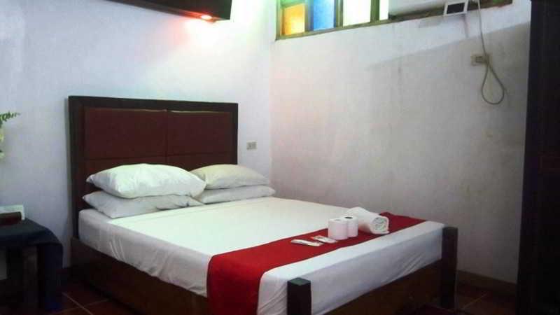The Lotus Garden Bed & Breakfast Puerto Princesa Екстериор снимка